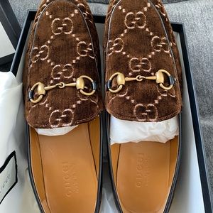 NWT Gucci brown velvet authentic loafers